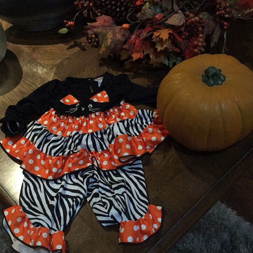 Baby’s Halloween outfit